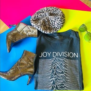 🖤 🖤 Joy Divisions Oversized Tee. 🖤🖤